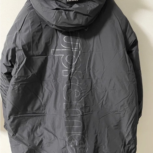 Supreme Gore-tex 700 fill down parka - (Large) - Picture 2 of 5
